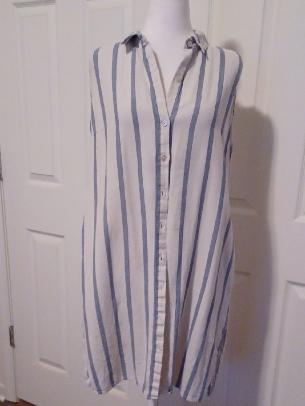 × Prelude Striped Sleeveless Button-Down Dress in Off White & Light Blue Size M